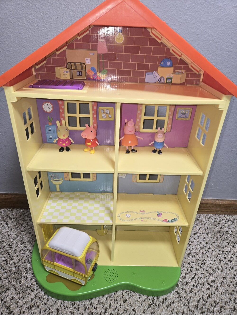 Peppa Pig Dollhouse Bundle With Car & Characters